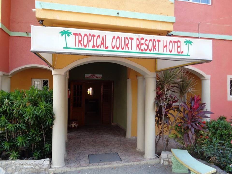 Tropical Court Hotel モンテゴ・ベイ エクステリア 写真