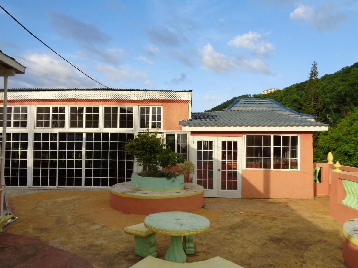 Tropical Court Hotel モンテゴ・ベイ エクステリア 写真