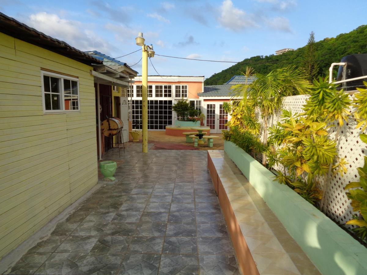 Tropical Court Hotel モンテゴ・ベイ エクステリア 写真