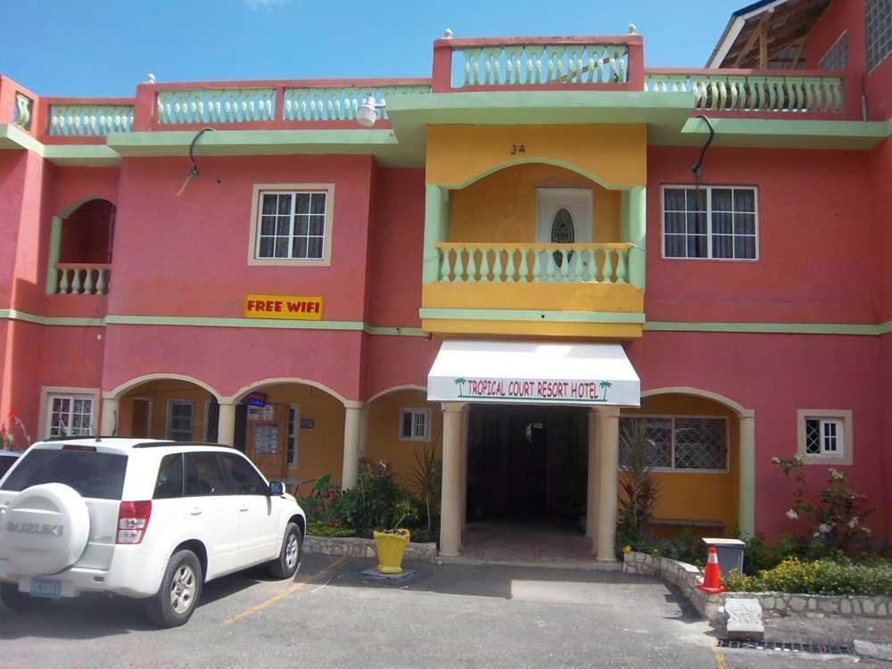 Tropical Court Hotel モンテゴ・ベイ エクステリア 写真